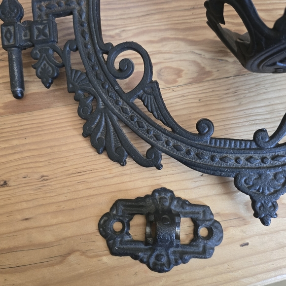 Vintage Cast Iron Oil Lamp Holder Arm - Picture 4 of 10